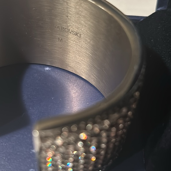 Gorgeous Authentic Signed Swarovski Diamond Cuff Size M. In box. Dazzling Cuff! - Picture 8 of 14